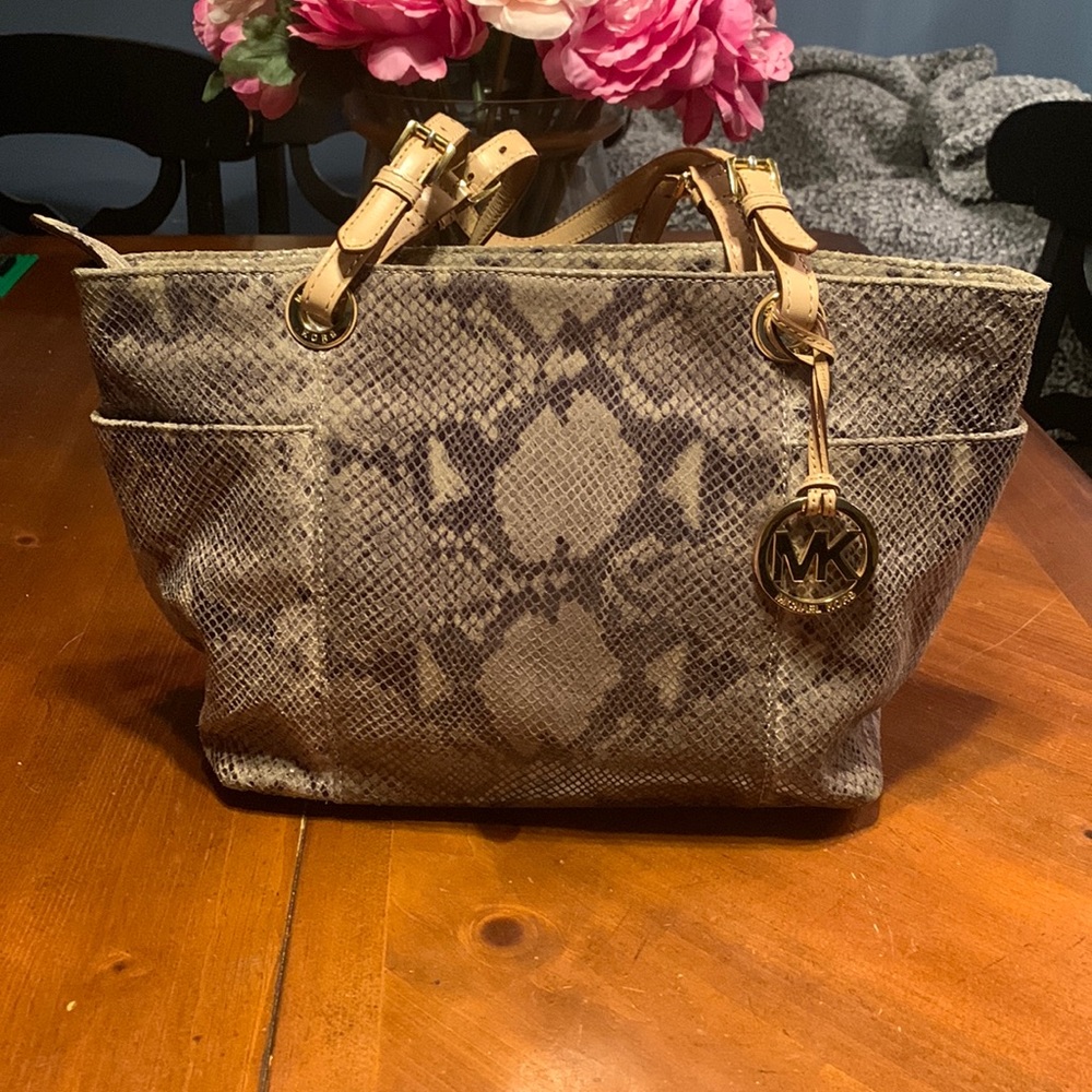 Michael Kors Jet set snakeskin tote
